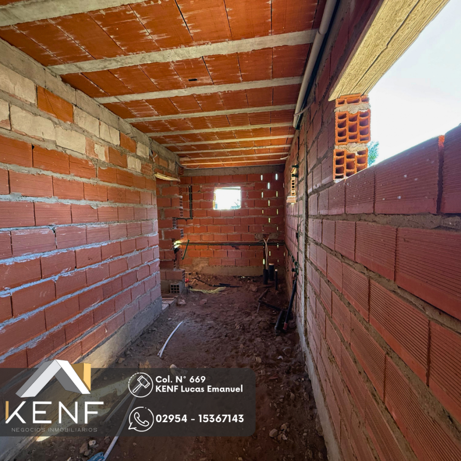 CASA EN CONSTRUCCION - VENDE O PERMUTA