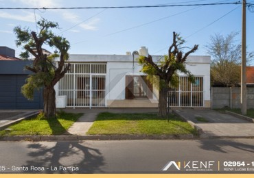 CASA EN VENTA A METROS DE AV. PEDRO LURO